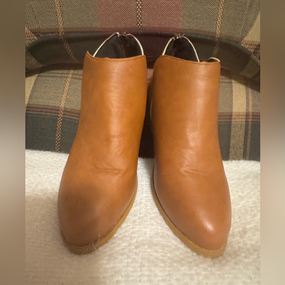 Unbranded Tan Sz 36 (6) Booties VGUC😊😊